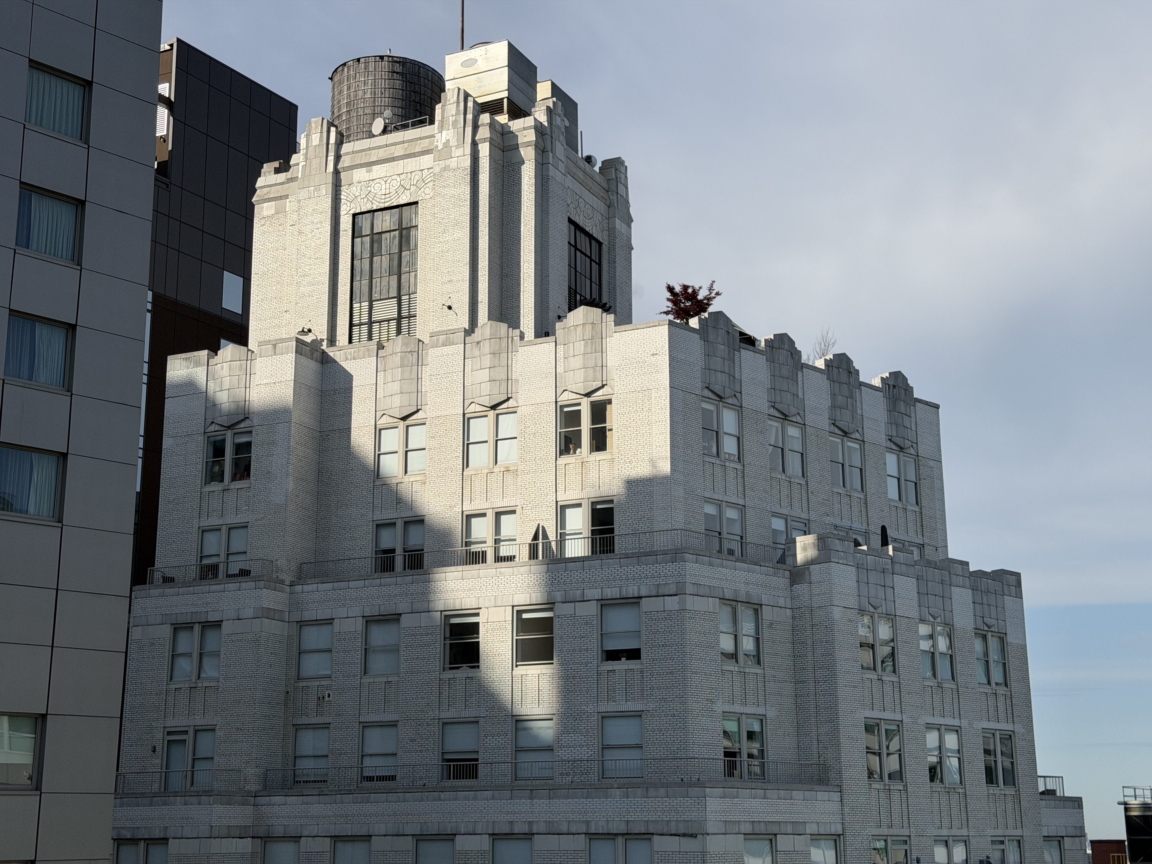 NYC Art Deco apartment building with crenellated parapet